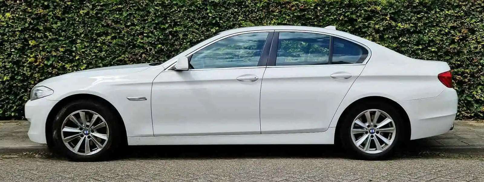 White sedan with clear side glass